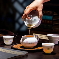Service à thé en porcelaine colorée exquise de Jingdezhen, résistant à la chaleur, avec tasses, soucoupes, gaiwan, ensemble complet Kung Fu, souvenir
