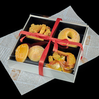 Boîte cadeau carrée en papier avec couvercle transparent en PET et plateau en PET à 4 compartiments, emballage alimentaire recyclable et sûr pour les macarons