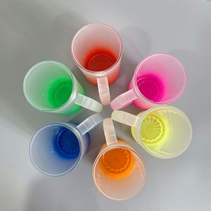 Jarra de Cerveza de Vidrio Degradado de 16 oz, Reciclable, de Color Mixto, con Asa, para Impresión por Sublimación - Product Image 3