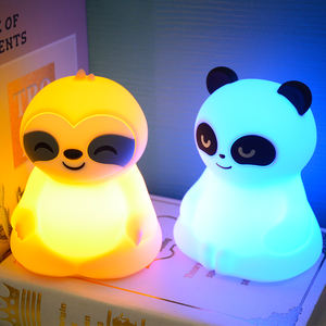 面白いギフト色変化するナイトライトLEDスクイシーノベルティアニマルナイトランプ食品グレードシリコーンナマケモノナイトライト子供用 - Product Image 3