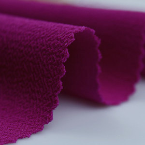 Prix de gros Mode Confortable Y/D <span class=keywords><strong>Tissu</strong></span> teint <span class=keywords><strong>Tissu</strong></span> Textile solide 100% Polyester <span class=keywords><strong>Tissu</strong></span> organique solide pour peintures et costumes - Product Image 5