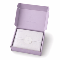 Boîtes d'expédition personnalisées pour le commerce électronique, bijoux, cosmétiques, soins de la peau, logo personnalisé, boîte en papier violette avec fermeture adhésive, emballage compact