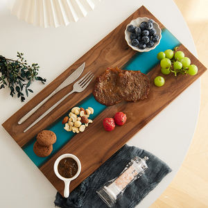 Tabla de cortar de resina y madera de nogal negro natural para servir charcutería tabla de queso con Río de resina epoxi - Product Image 1