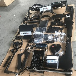 Modificaciones de acabados interiores para el Lexus LX570 2021, incluyendo el volante y el tablero. - Product Image 4