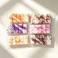 Jouets promotionnels en gros : Assortiment de jouets anti-stress à montée lente en forme de desserts de boulangerie, jouets sensoriels réalistes en forme de boîte de chocolat carrée