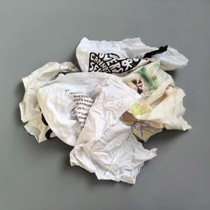 Trapos de Limpieza Industriales de Algodón de Alta Calidad, Trapos de Camiseta Blancos Reciclados Impresos, Trapos de Limpieza, Paños Blancos de 5 lb. Caja - Product Image 1