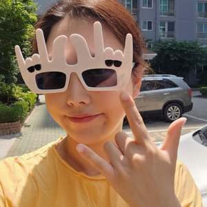 Occhiali da sole Cheer Peace Glasses per gli eventi dello stadio e gli oggetti di scena della cabina fotografica - Product Image 1