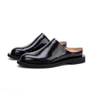 Guangzhou Genuine <strong>Leather</strong> Custom Shoe Factory OEM ODM <strong>Clogs</strong> for <strong>Man</strong> Casual Dress Shoes Soft <strong>Leather</strong> Mules in Black - Product Image 2