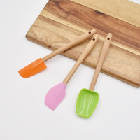 Grand ensemble de 3 ustensiles de cuisine écologiques en silicone avec spatule à manche en bois et grattoir à crème/pâte