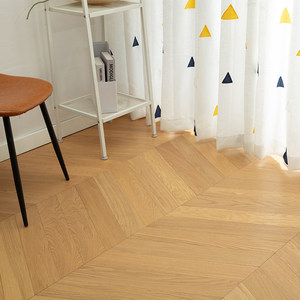 Nouveau parquet en chêne massif composite à trois couches, motif chevrons, système <span class=keywords><strong>de</strong></span> pose par clic, revêtement <span class=keywords><strong>de</strong></span> sol moderne, largeur <span class=keywords><strong>de</strong></span> lame 92 mm, compatible chauffage par le sol - Product Image 2