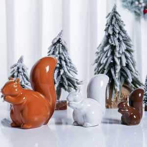 En promotion : Figurine et porte-bougie en céramique sur le thème de la forêt, Statue de pignon de <span class=keywords><strong>pin</strong></span>, de gland et d'écureuil pour la décoration intérieure automne-hiver-Noë<span class=keywords><strong>l</strong></span> - Product Image 5