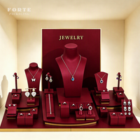 FORTE Ensemble de présentoirs à bijoux en cuir PU bordeaux sur mesure, comprenant buste de présentation et étagères pour bagues et boucles d'oreilles, pour magasin