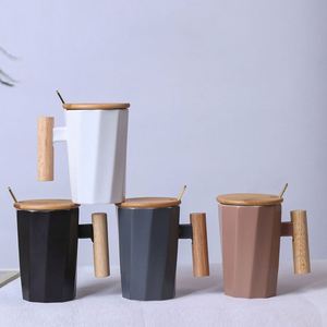 IStapromo Geschenken Keramiek Scandinavische Stijl Creatief Houten Handvat Met Deksel En Lepel Mark Kantoor Koffiekopje Feestdag Evenement Cadeau - Product Image 1