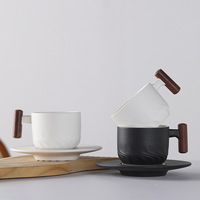 Ensemble tasse et soucoupe à café en céramique avec poignée en bois, design ondulé noir et blanc mat, mug à expresso pour la maison et le café