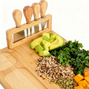 Planche à découper en bambou avec un ensemble de 4 couteaux en acier inoxydable, plateau à fromage rectangulaire pour la préparation et le service des aliments - Product Image 1