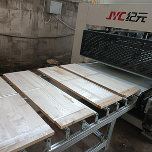 Presse <span class=keywords><strong>à</strong></span> assembler <span class=keywords><strong>les</strong></span> chants de <span class=keywords><strong>bandes</strong></span> de bois haute fréquence pour la fabrication de panneaux de meubles - Product Image 2