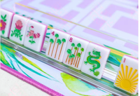 Tuiles de Mahjong américaines de style vacances tropicales avec motifs flamants roses et palmiers, tuiles en acrylique blanc avec dos rose vif