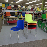 Chaise d'école et de formation empilable OK-505C avec pieds chromés, coque en PP mat et siège rembourré, capacité de 600 lb pour salles de classe et conférences Public