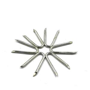 Clous galvanisés en forme de U/<span class=keywords><strong>agrafe</strong></span> de clôture pour <span class=keywords><strong>poteau</strong></span> en bois Clôture électrique Fil de fer barbelé Clôture galvanisée électro galvanisée/plongée à chaud - Product Image 3