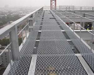 Rejilla de Acero Corrugado Galvanizado Curvada en Forma de Ola para Pasarelas Exteriores - Product Image 5