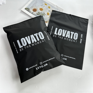 Sacs d'emballage noirs écologiques sacs en plastique à fermeture éclair imprimés de logo personnalisé pour t-shirt sac à fermeture éclair givré pour vêtements - Product Image 6