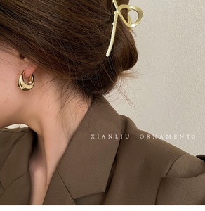 Fashion Luxury Small Thick <strong>Gold</strong> <strong>Ear</strong> <strong>Rings</strong> Chunky Hoop Earrings Lightweight Hang Loop Piercing Circle Earring for Women - Product Image 5