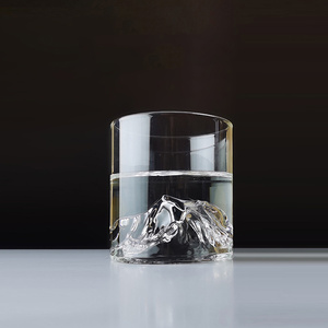 Vaso de Vidrio Soplado a Mano para Cóctel Old Fashioned con Diseño de Montaña, Forma Cilíndrica, Estilo Minimalista, 1 Pieza - Product Image 4