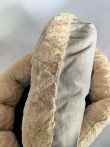 เตียงสัตว์เลี้ยงนุ่มสบายสำหรับแมวและสุนัข ทำจากเมมโมรี่โฟมสีเหลืองอ่อน หุ้มด้วยผ้ากำมะหยี่และขนสัตว์ - Product Image 3