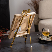 Cadre photo vintage doré en fer, idéal pour ajouter du charme à toute pièce, parfait pour offrir et présenter des souvenirs précieux à la maison.