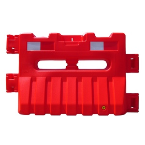 Barrières de circulation en PEHD rouges, remplissables d'eau, pour la construction, le contrôle des foules sur autoroute et la gestion des espaces de stationnement - Product Image 1