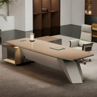 Scrivania Direzionale in Legno Ecologico di Lusso con Striscia LED, Dimensioni Personalizzabili, Design Moderno, Garanzia di 5 Anni