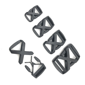 Hebilla de Plástico en Forma de X para Mochila, Diseño Hueco, Accesorios Ajustables para Bolsos, Primavera 2024 - Product Image 1