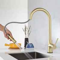 Robinet de cuisine intelligent à induction doré brossé, à poignée unique en céramique et acier inoxydable, avec douchette extractible, eau chaude et froide