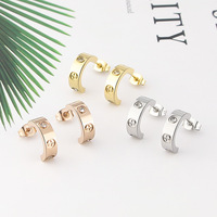 Boucles d'oreilles tendance 2025 de luxe européennes et américaines, style croix, classiques en forme de C, collection boutique