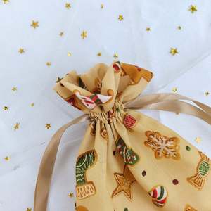 Pochette en coton de Noël personnalisée avec motif de dessin animé écologique, impression de logo pour les emballages, les souvenirs de fête et les cadeaux d'achat - Product Image 2