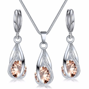 Adorno, el Producto Más Vendido en Línea, Juego de Aretes de Dos Piezas con Colgante de Cristal de Circonio de Moda - Product Image 5