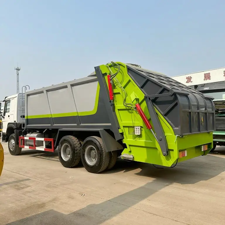 Camion à ordures 6x4 d'occasion Camion à ordures à chargement latéral 15CBM Camion à ordures Sinotruck Prix