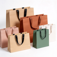 Sac de shopping en carton blanc avec logo personnalisé, production en 72h, sac d'emballage cadeau renforcé avec poignée en ruban