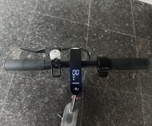 Vente en gros de trottinettes électriques pliables M365 de 8,5 pouces, 350 W, 36 V, puissance nominale, véhicule à deux roues à moteur pas cher - Product Image 4