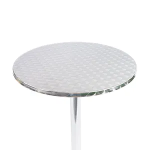 Las mesas plegables resistentes de Hitree con soporte lateral en forma de U adicional y el pestillo seguro garantizan que la Mesa de camping de aluminio sea estable