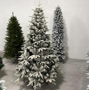 Sapin de Noël artificiel classique en PVC avec pointes givrées blanches et fruits rouges - Product Image 6