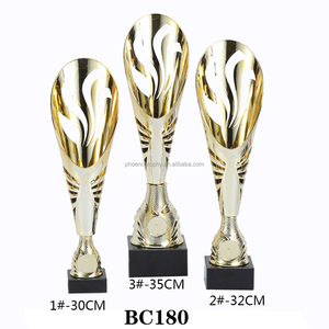 Trofeo <span class=keywords><strong>de</strong></span> balón <span class=keywords><strong>de</strong></span> fútbol dorado <span class=keywords><strong>de</strong></span> alta calidad personalizado al por mayor trofeo <span class=keywords><strong>de</strong></span> bádminton juvenil <span class=keywords><strong>de</strong></span> estilo popular europeo en metal - Product Image 6