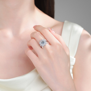 แหวนหมั้นรูปดอกทานตะวันประดับเพชรโมอิสซาไนต์ 0.5&1 กะรัต VVs1 แท้ พร้อมใบรับรอง วัสดุเงินแท้ S925 ราคาโรงงาน สำหรับผู้หญิง - Product Image 4