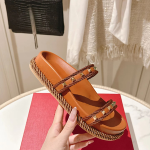 Sandalias planas con tachuelas marrones y correa trenzada para mujer, zapatillas de verano informales para la playa - Product Image 1