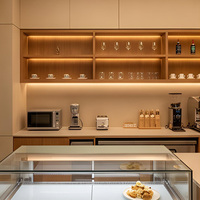 Ensemble de meubles de bar en forme de L avec éclairage LED personnalisé moderne pour café, design d'intérieur complet pour café, solution tout-en-un