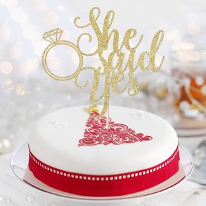 1 Pieza Decoración para Pastel con la Frase "Él pregunta, ella dice sí" - Divertida para Bodas, Compromisos, Despedidas de Soltera, Decoración para Fiestas (Dorado) - Product Image 3