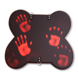 Ensemble de bondage BDSM, attaches en cuir, collier, menottes, laisse avec motif d'empreintes de mains rouges - Product Image 3