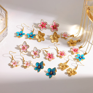 ชุดเครื่องประดับสร้อยคอสแตนเลสเคลือบสีรูปดอกไม้ Dina Trendy ดีไซน์ทันสมัย สีสันสดใส คุณภาพสูง ชุบทอง 18K สำหรับผู้หญิง ป้องกันการซีดจาง - Product Image 4