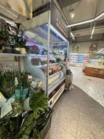 Vitrine Réfrigérée Commerciale pour Fleurs, Multi-niveaux, avec Refroidissement par Air et Éclairage LED pour Fleuriste