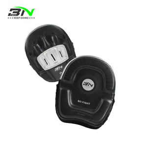 Vente en gros BN Focus Target <span class=keywords><strong>de</strong></span> mise au point tapis <span class=keywords><strong>de</strong></span> mise au point <span class=keywords><strong>professionnel</strong></span> coussinets <span class=keywords><strong>de</strong></span> mise au point personnalisés OEM mitaines <span class=keywords><strong>de</strong></span> poinçonnage incurvées coussinets <span class=keywords><strong>de</strong></span> boxe cible à main - Product Image 1